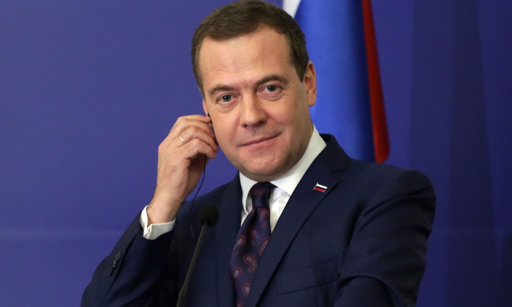 Медведев сравнил новый логотип Twitter с символами спецоперации